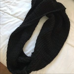 Black knitted scarf!